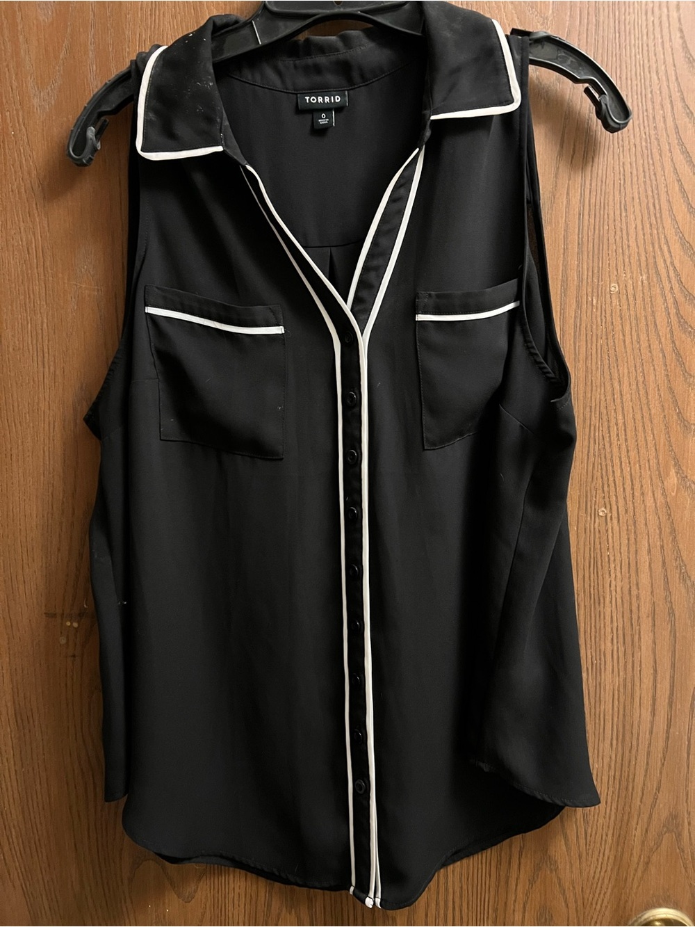 torrid Black Sleeveless Button-Down Blouse with White Piping